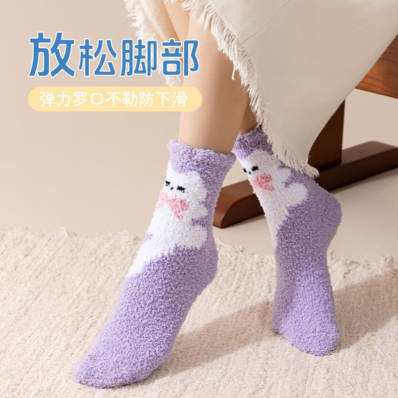 保暖可爱草莓熊珊瑚绒加厚中筒袜子秋冬日系居家月子睡眠地板袜女