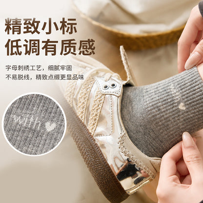 春秋款女士字母中筒袜亲肤透气吸湿排汗舒适亲肤柔软休闲百搭款