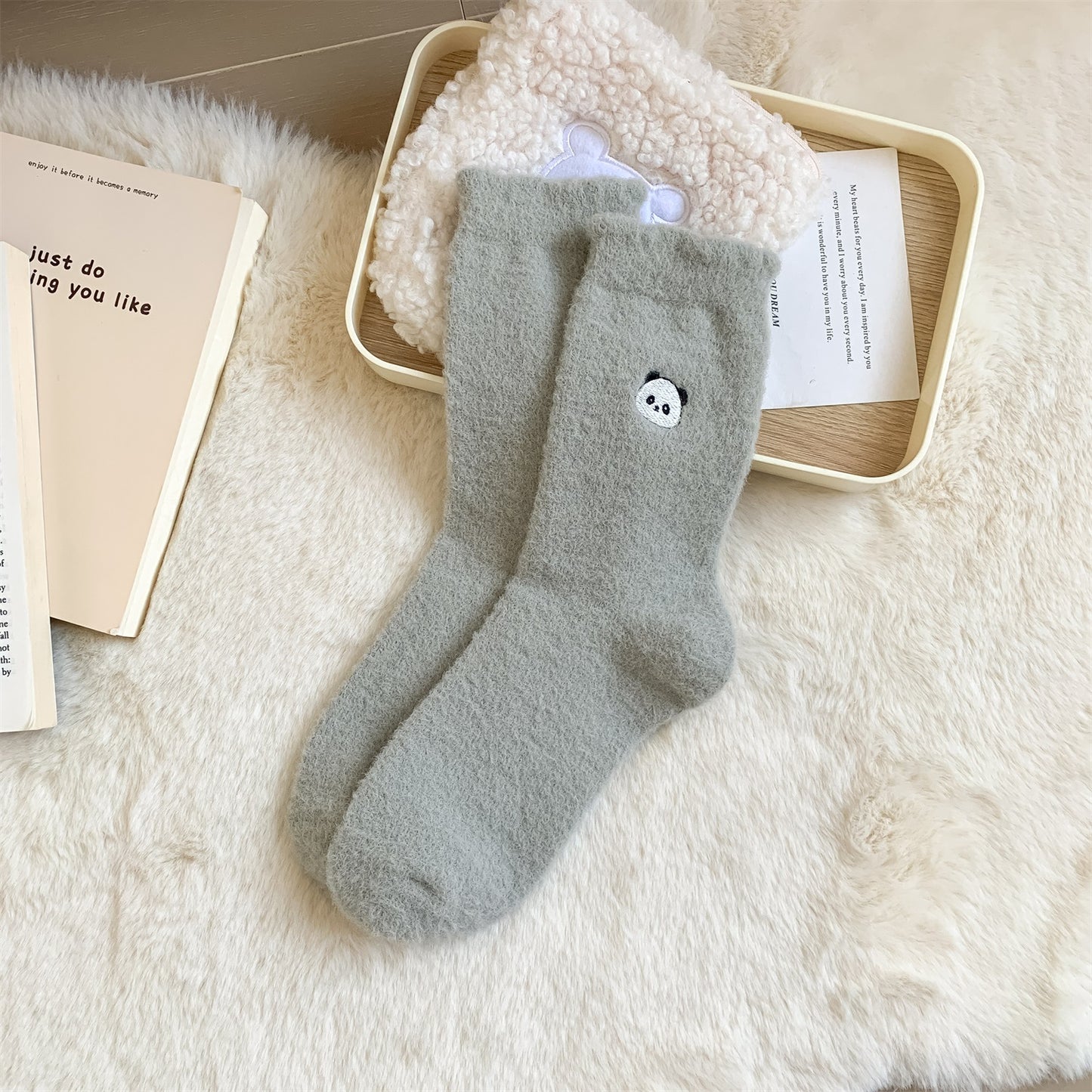 双面澳绒卡通刺绣袜子女毛绒可爱中筒睡眠地板袜加厚保暖秋冬