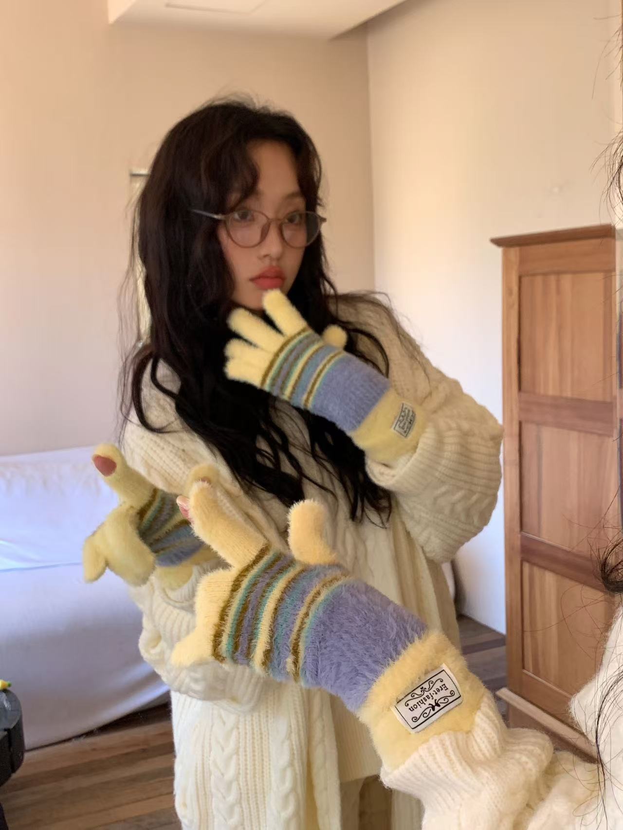 Product image for Gloving - Fuzzy Texture Fingerless Gloves (Multicolor)