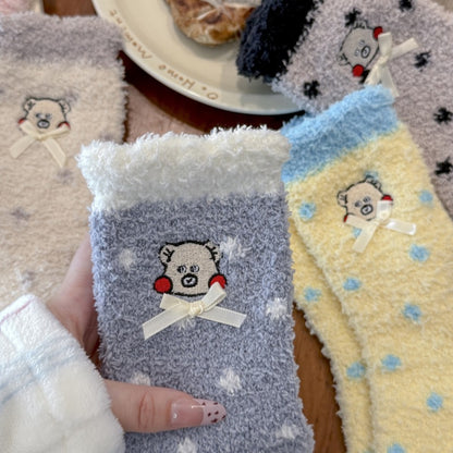 秋冬新款波点珊瑚绒袜子女加厚保暖卡通刺绣小熊袜睡觉穿毛毛袜子