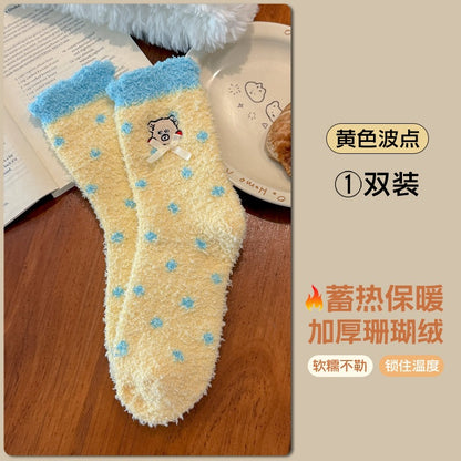 秋冬新款波点珊瑚绒袜子女加厚保暖卡通刺绣小熊袜睡觉穿毛毛袜子