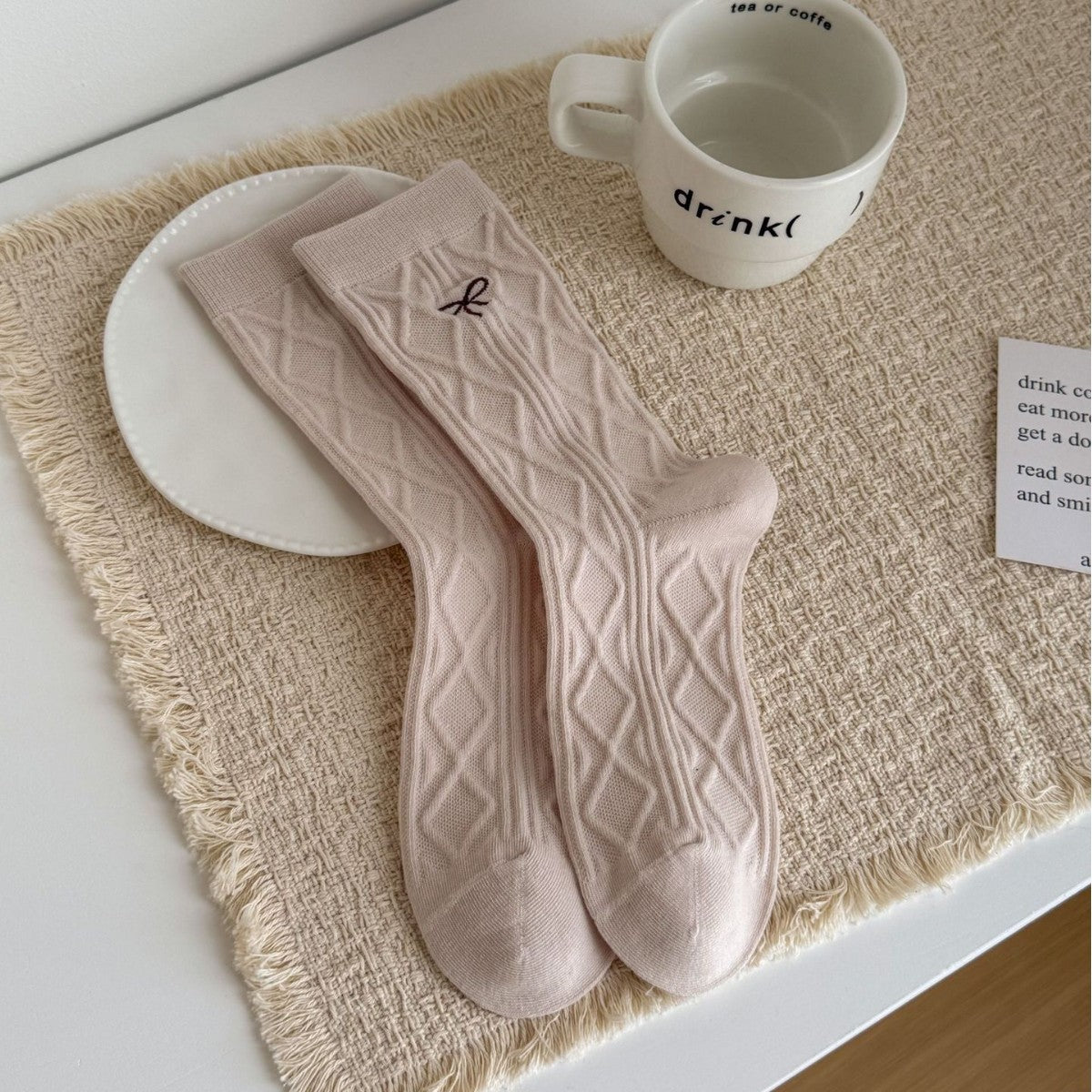 袜子日系麻花暗纹咖色条纹秋冬袜子加厚针织保暖女袜中筒袜子批发