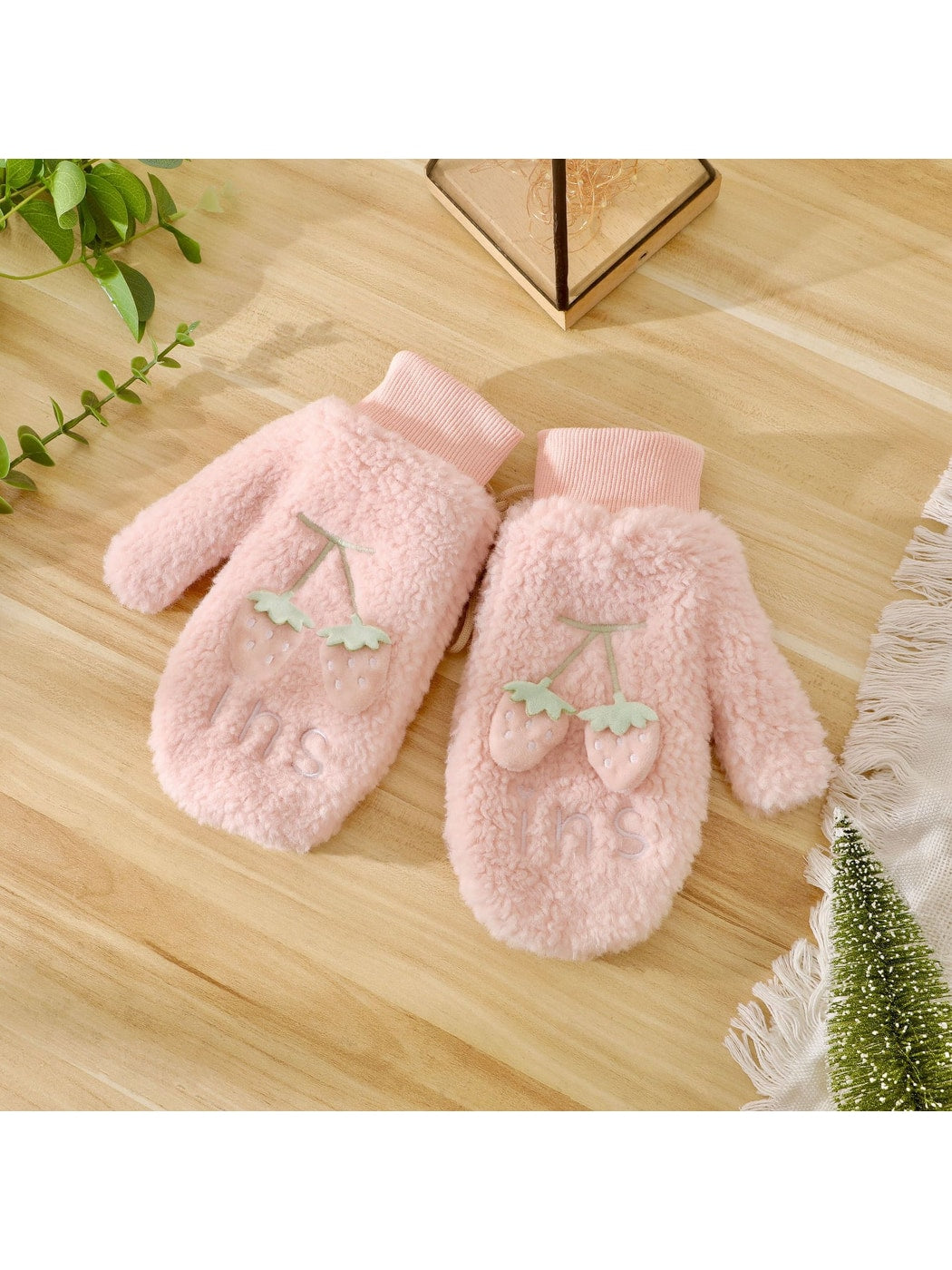 Gloving - Soft Plush Strawberry Detail Winter Mittens