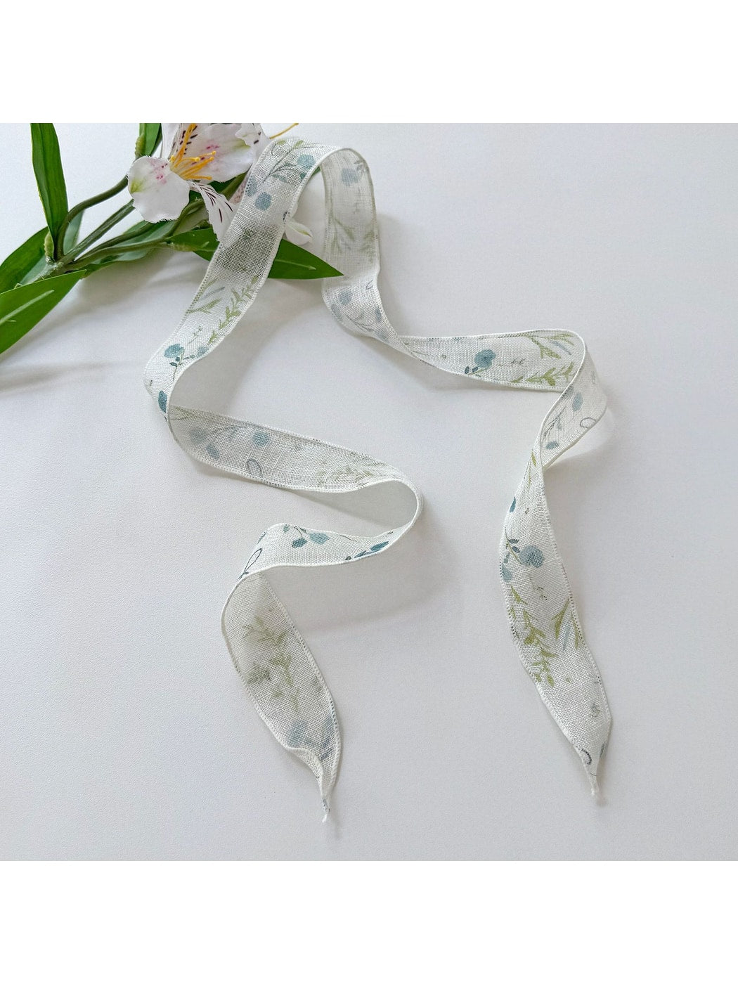 Scarvii - Chic Plant Print Ribbon Style Narrow Scarf