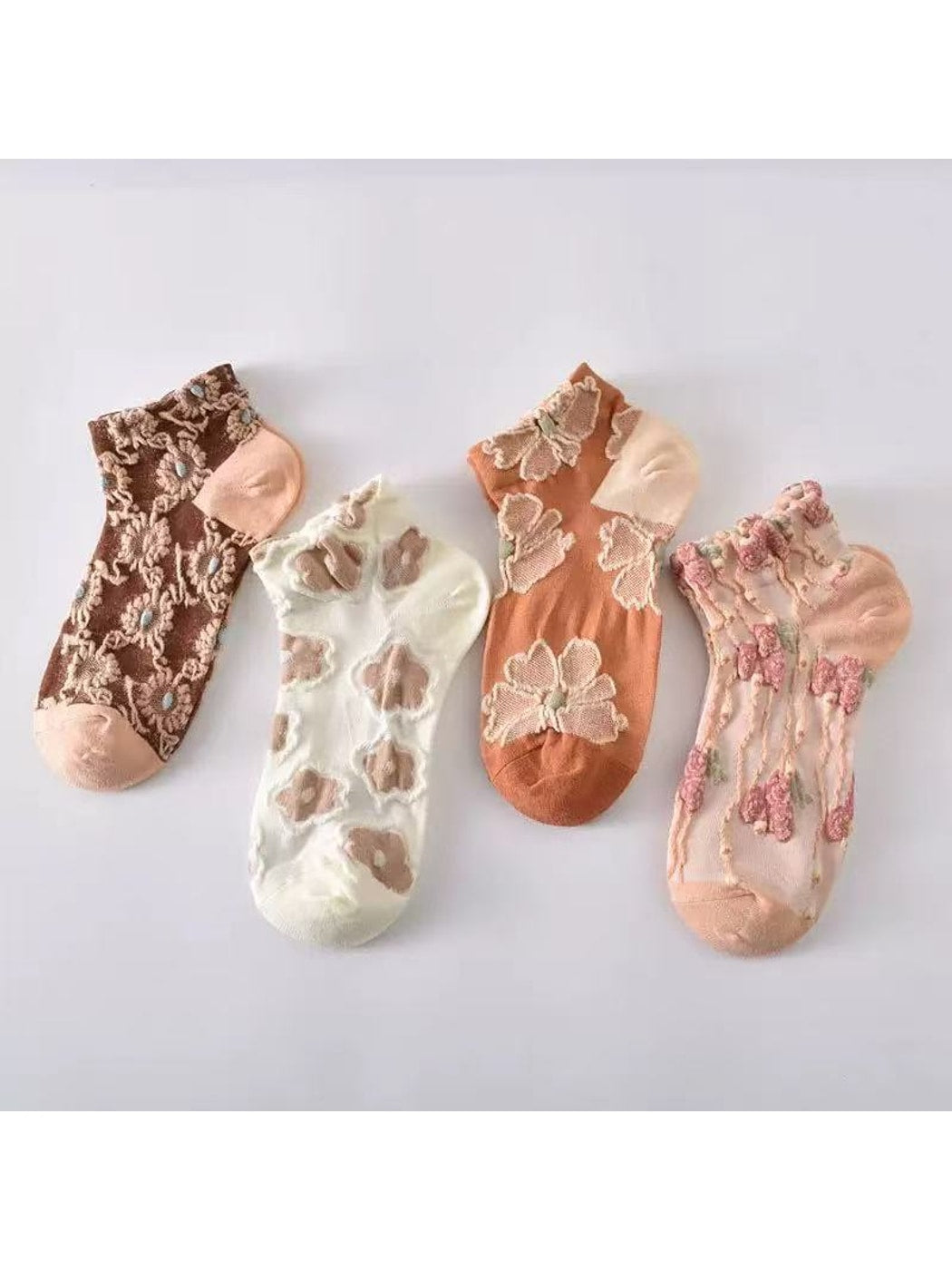 Rufia - Vintage Floral Relief Pattern Ankle Socks