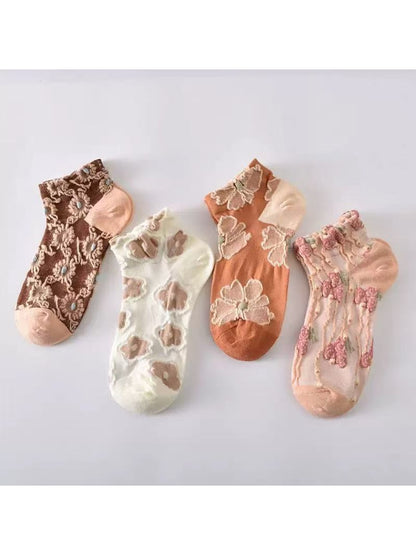 Rufia - Vintage Floral Relief Pattern Ankle Socks