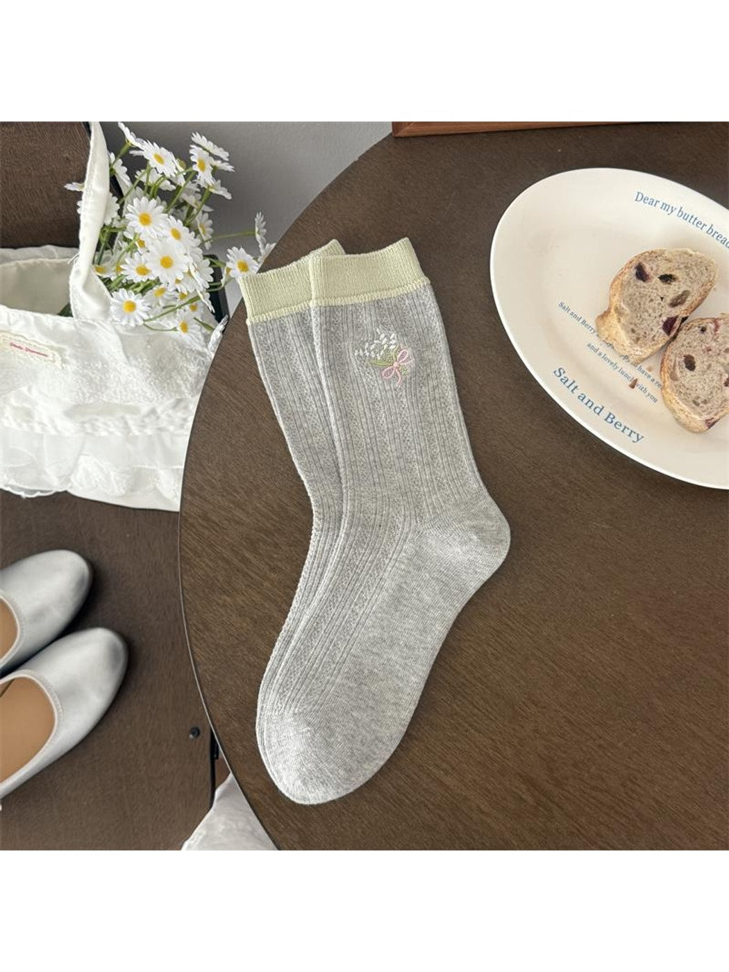 Rufia - Bouquet Embroidered Casual Crew Socks