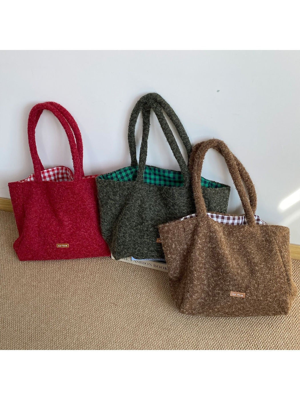 Cosbai – Plush Tote Bag with Checkered Lining