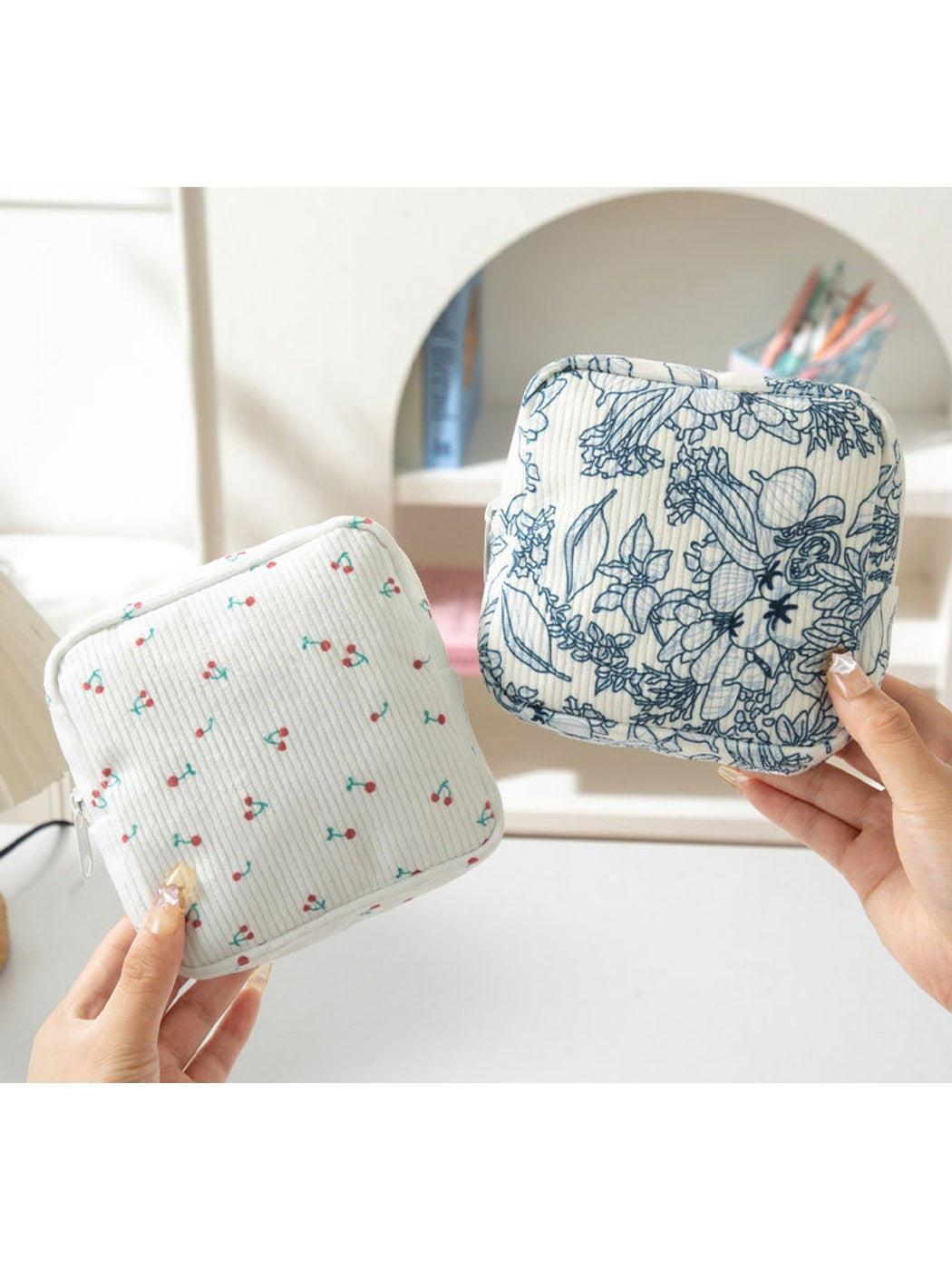 Cosbai - Floral Pattern Portable Zip Pouch