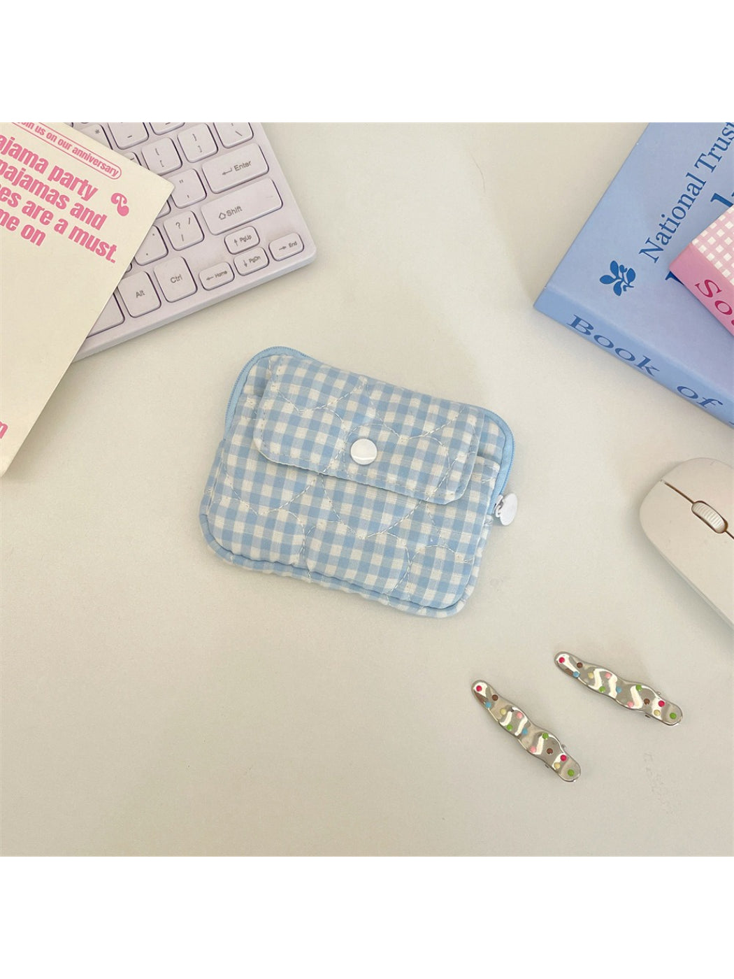 Cosbai mini card pouch showing interior card slots and fabric lining