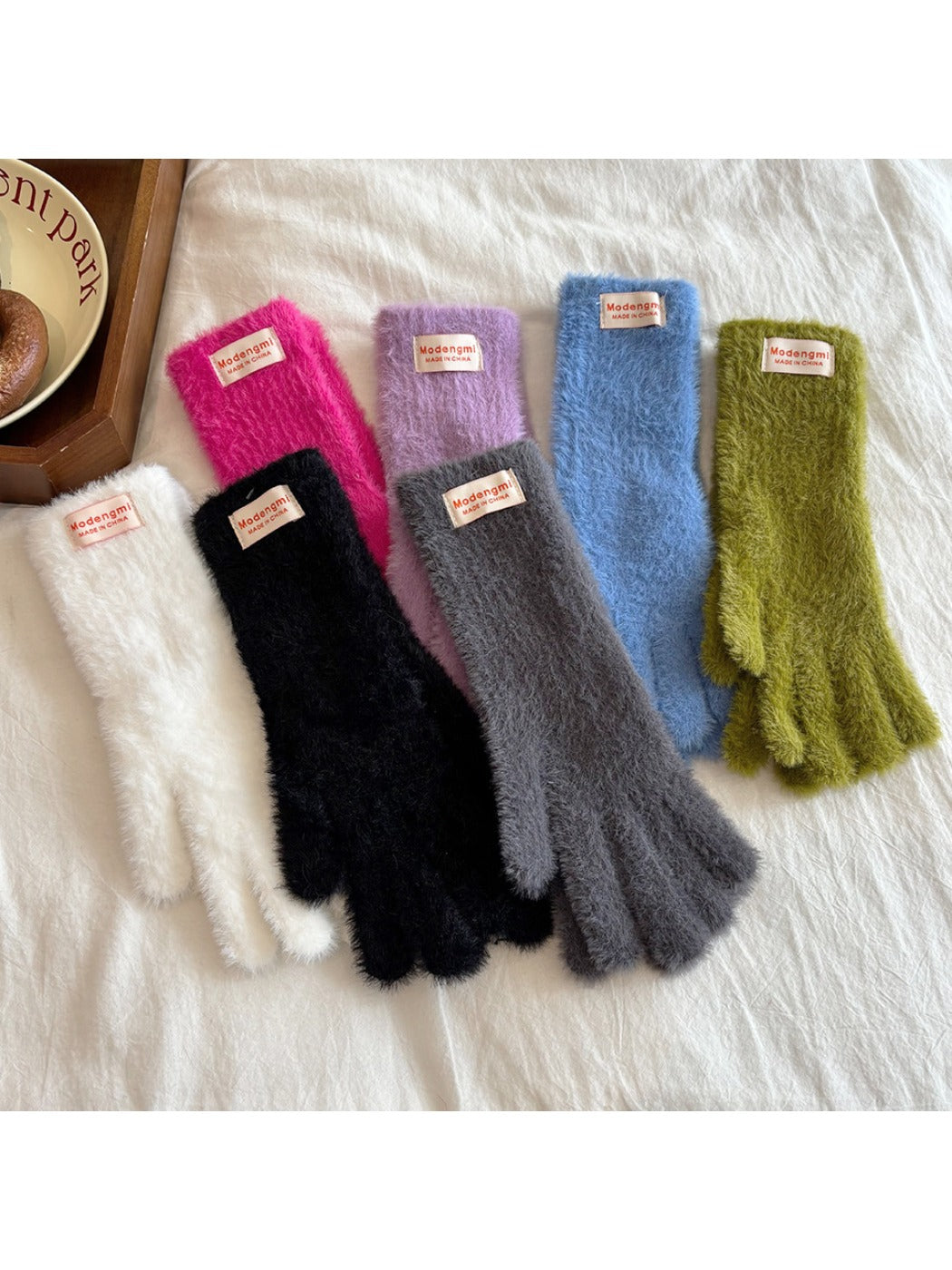 Gloving - Solid Color Fuzzy Gloves with Touchscreen