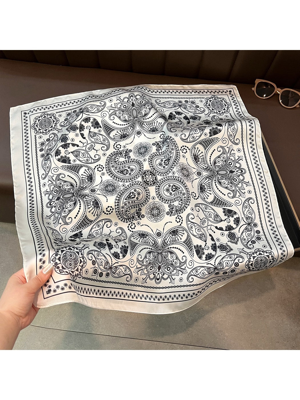 Scarvii - Vintage-Inspired Patterned Neck Square Scarf