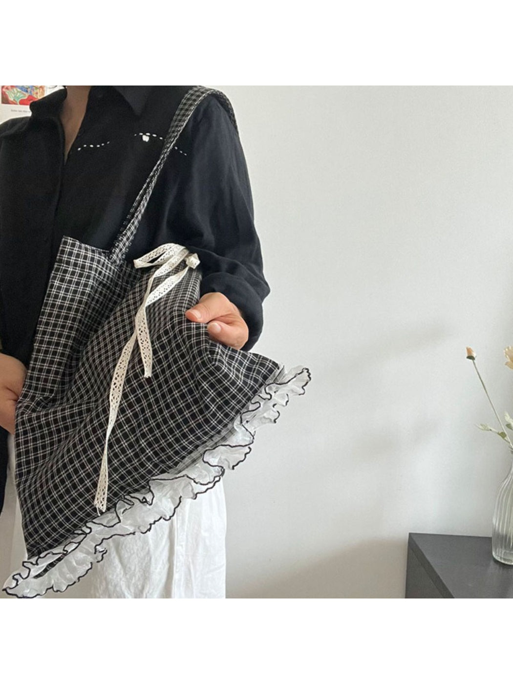 Cosbai plaid tote bag open showing interior space and lining