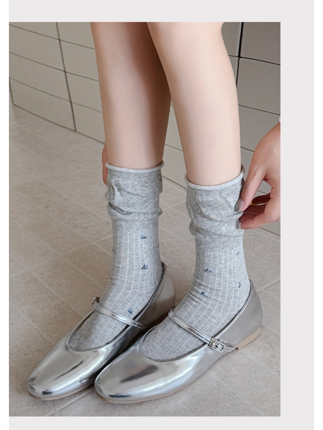 Rufia - Embroidered Ruffle Edge Crew Socks