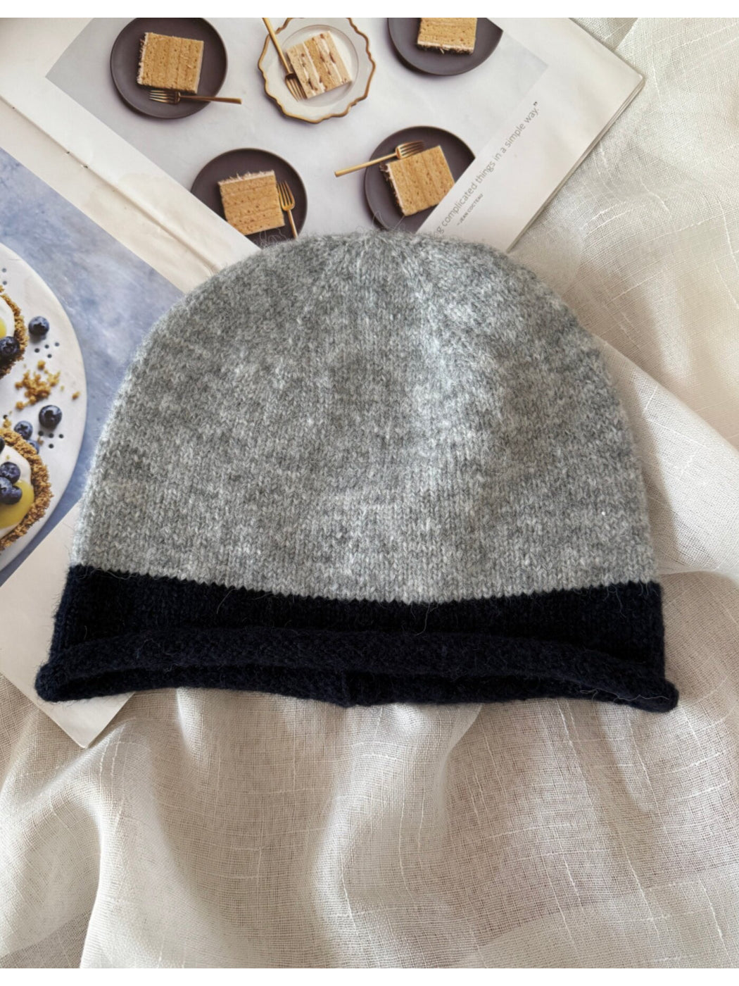 Haila - Contrast Trim Rolled Edge Knit Beanie
