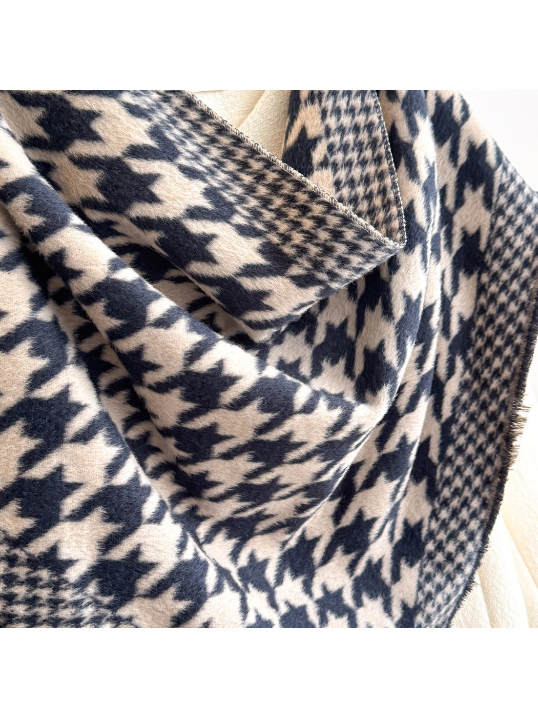Scarvii - Houndstooth Wrap Scarf