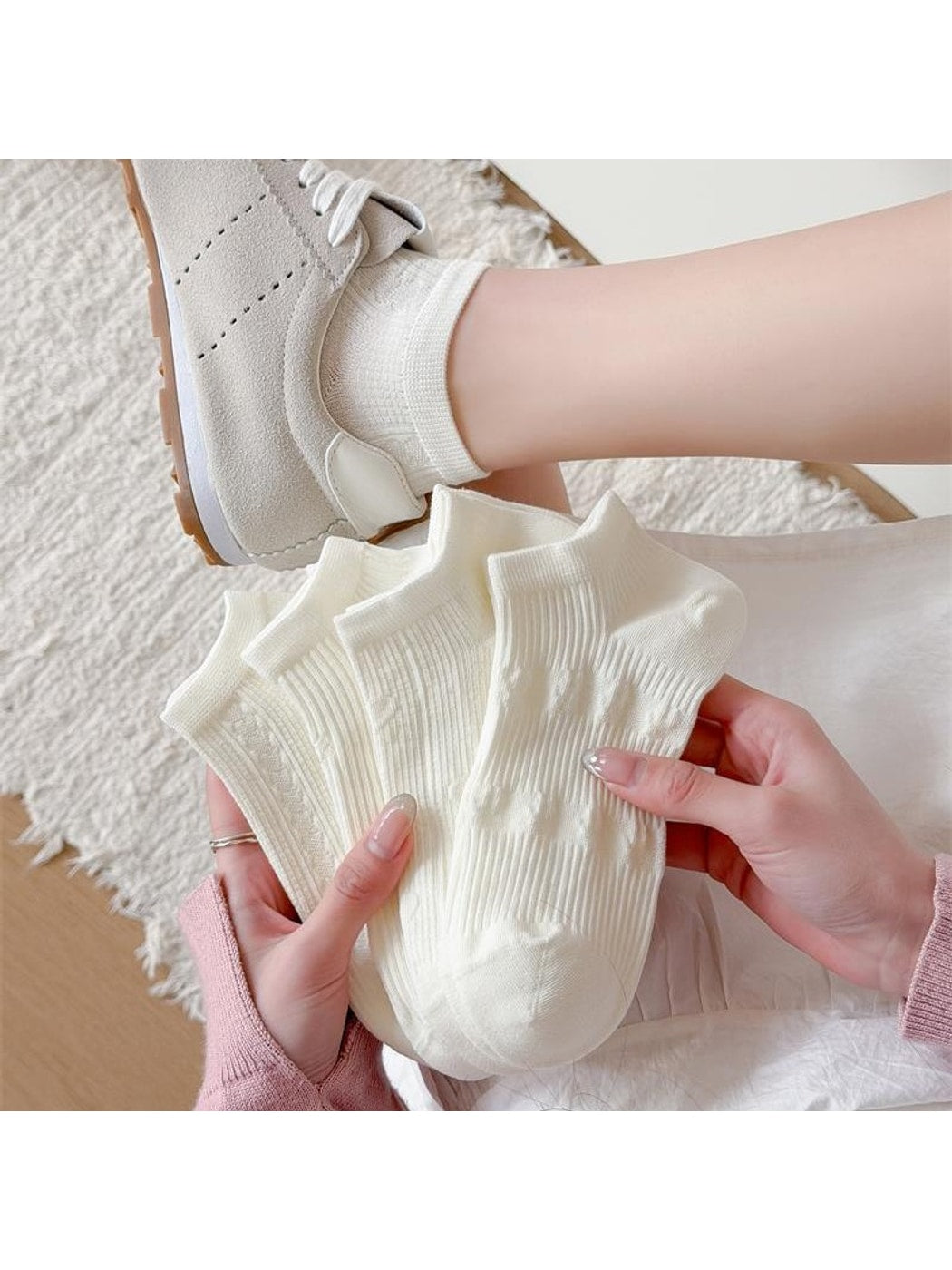 Rufia - Simple White Ankle Casual Socks