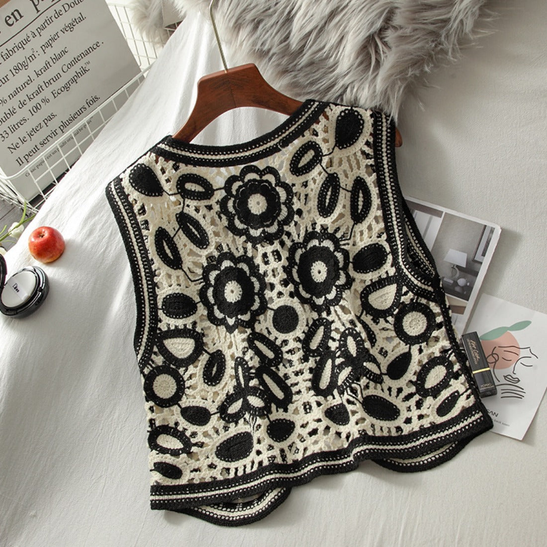 Crosa - Black and White Floral Hollow Knit Vest