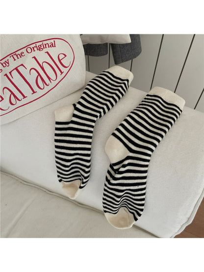 Rufia - Minimal Contrast Stripe Crew Socks