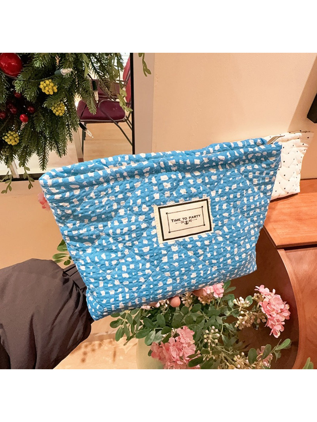 Cosbai - Quilted Heart Pattern Cosmetic Pouch