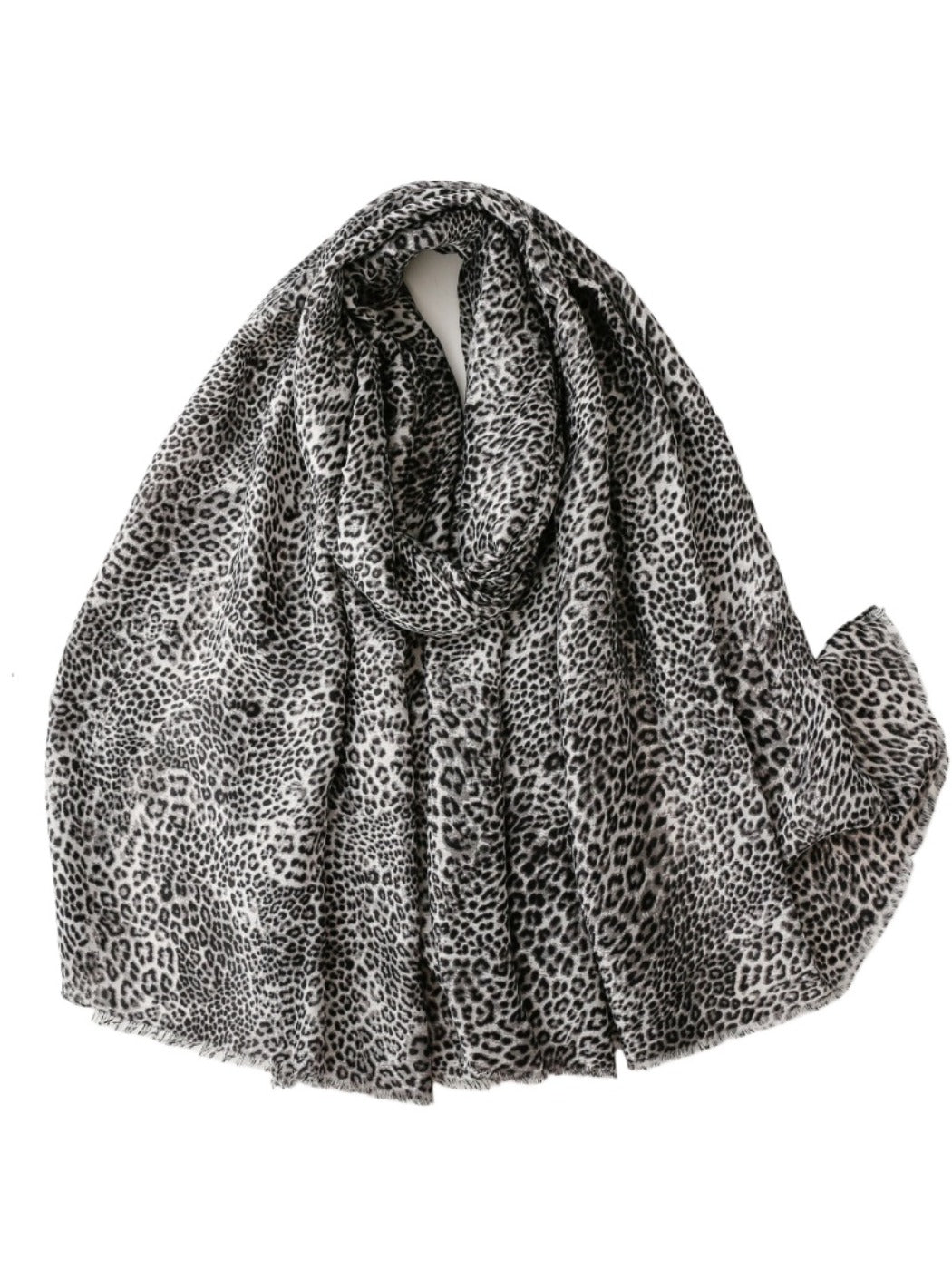 Scarvii - Classic Winter Scarf with Leopard Print