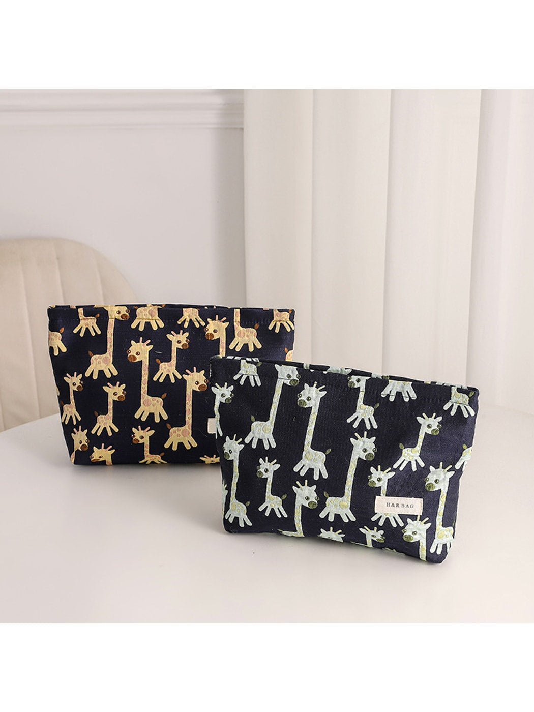Cosbai - Cute Giraffe Print Handheld Cosmetic Bag