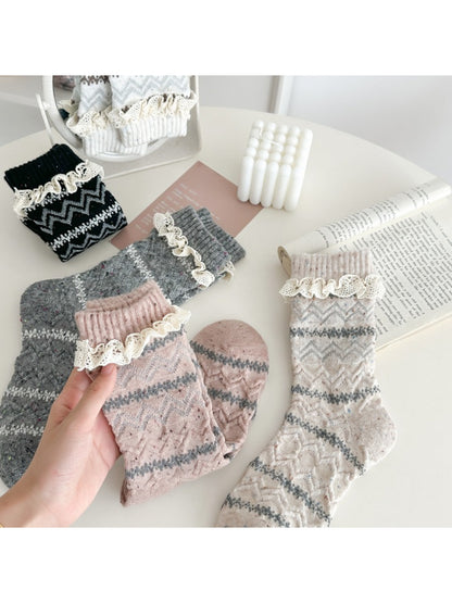 Rufia - Lace Trim Cozy Pattern Crew Socks