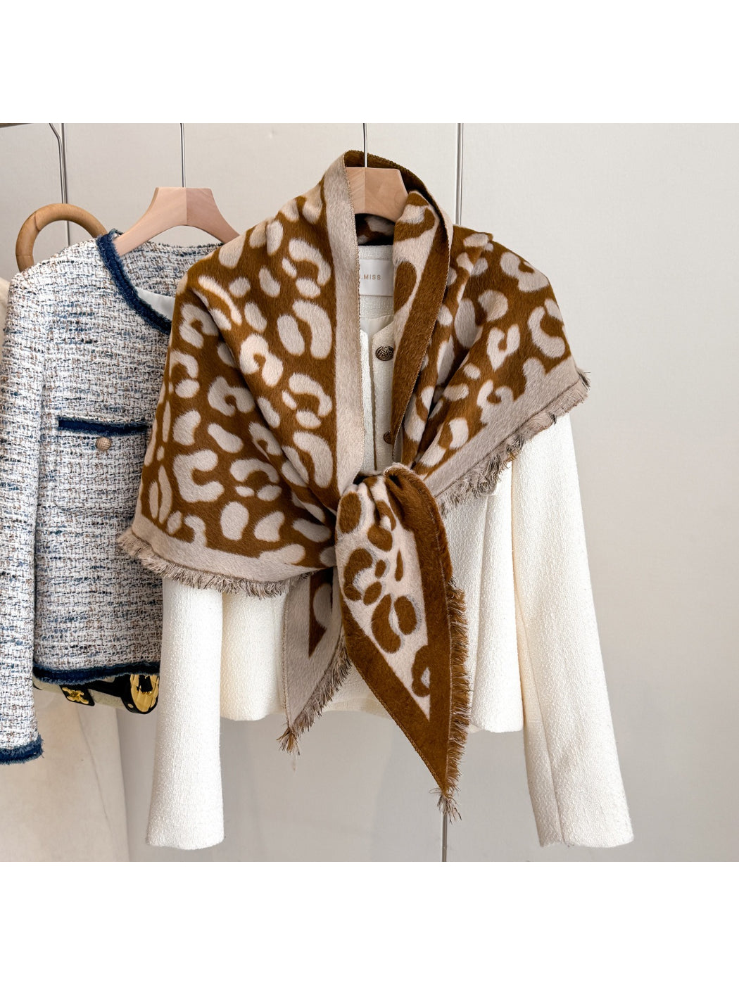 Scarvii - Leopard Pattern Triangle Shawl