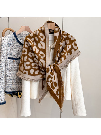Scarvii - Leopard Pattern Triangle Shawl