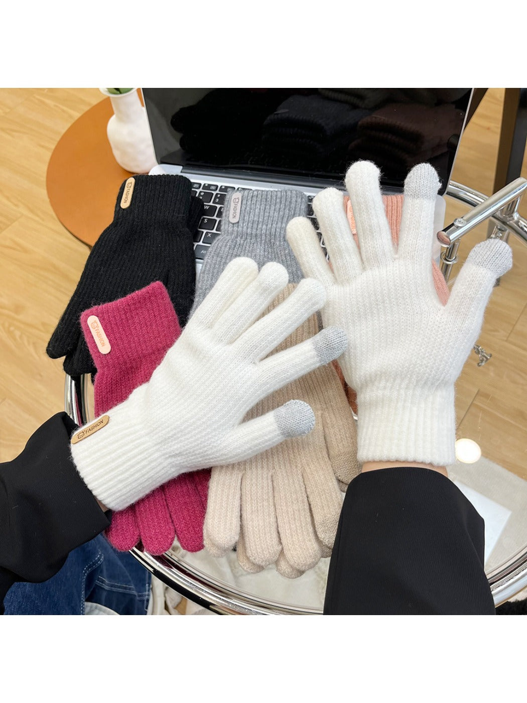 Gloving - Solid Color Touchscreen Gloves