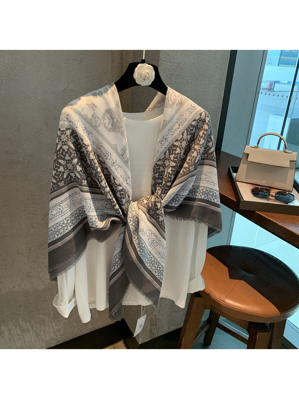 Scarvii - Elegant Gray Printed Square Scarf