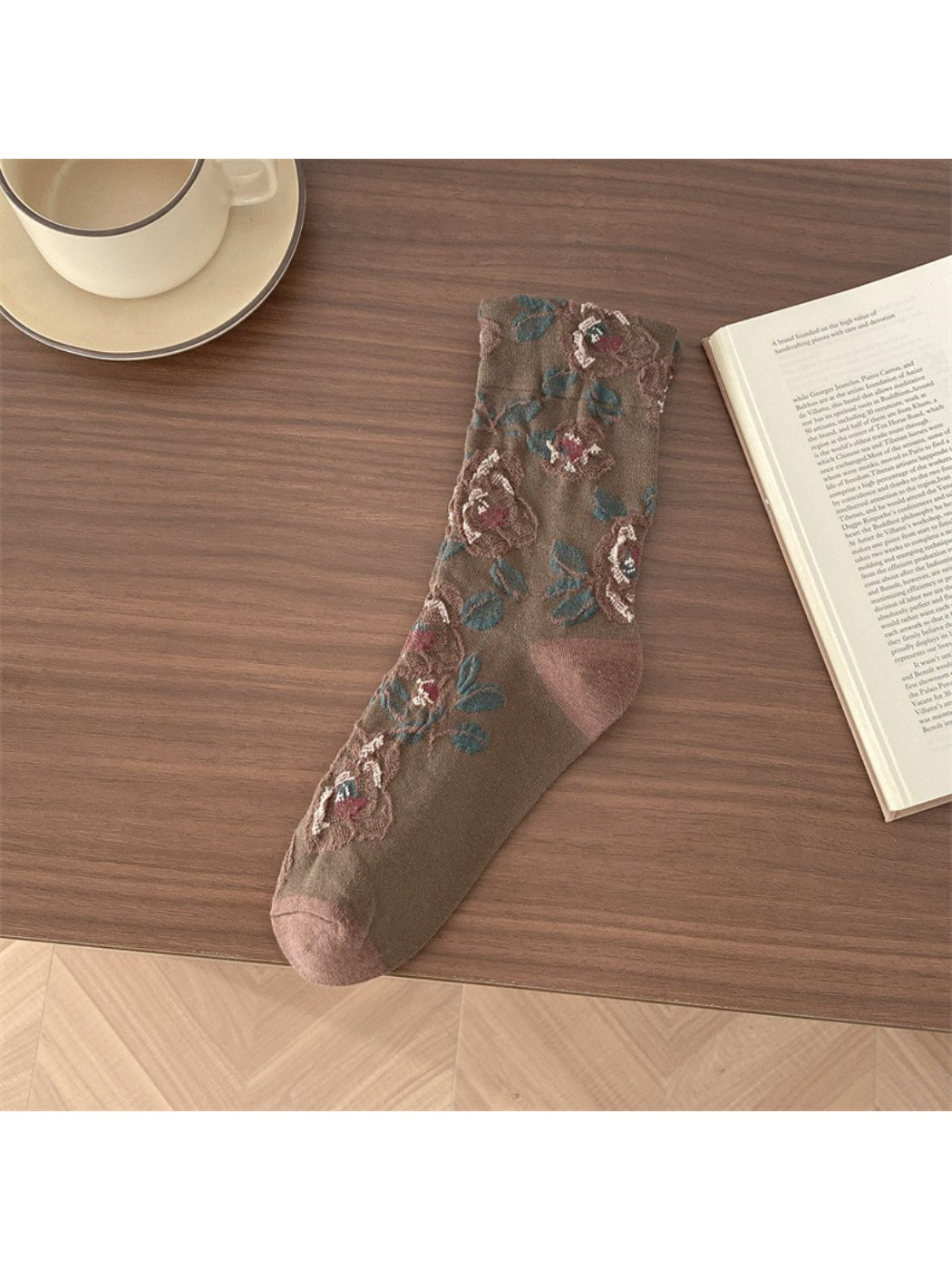 Rufia - Classic Rose Embroidery Crew Socks