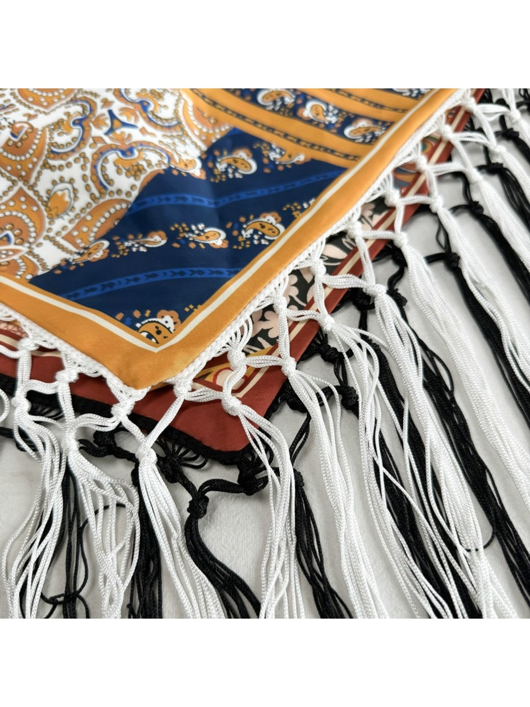 Scarvii - Chic Fringed Fashion Triangle Bandana