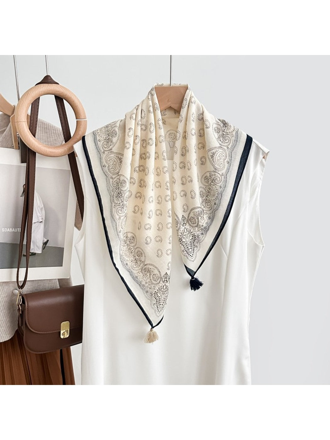 Scarvii - Classic Paisley Printed Tassel Square Scarf