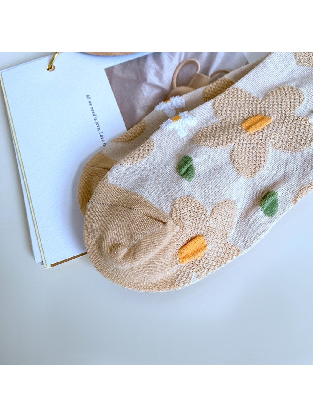 Rufia - Playful Flower Motif Casual Ankle Socks