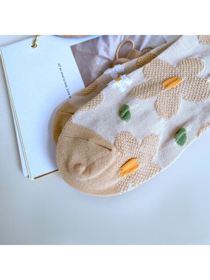Rufia - Playful Flower Motif Casual Ankle Socks