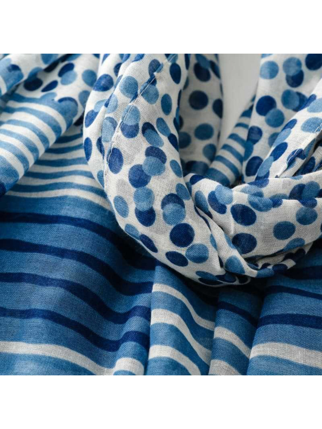 Scarvii - Refined Dot Pattern Everyday Scarf