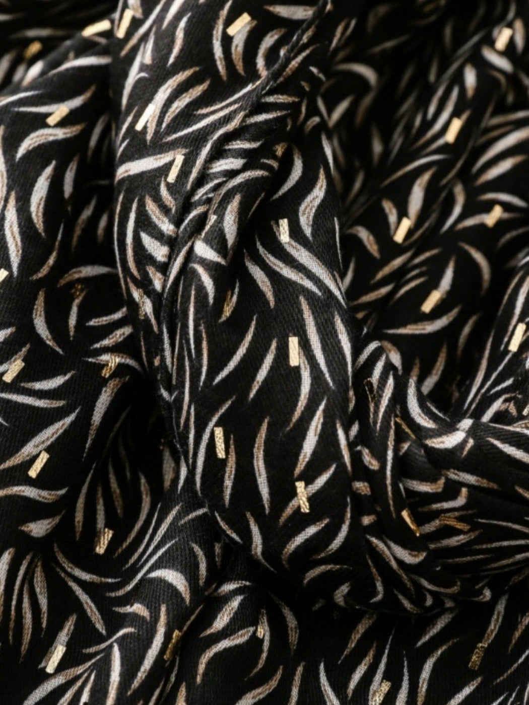 Scarvii - Minimalist Willow Leaf Print Scarf – Elegant & Versatile