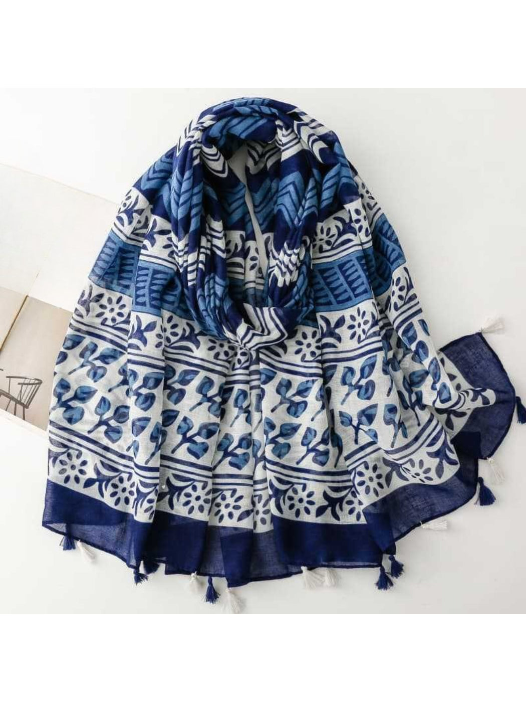 Scarvii - Flowing Geometric Stripe Print Scarf
