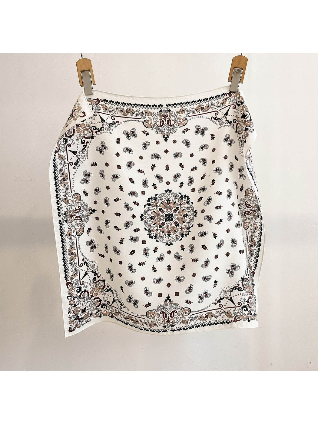 Scarvii - Paisley Print Retro Style Square Scarf