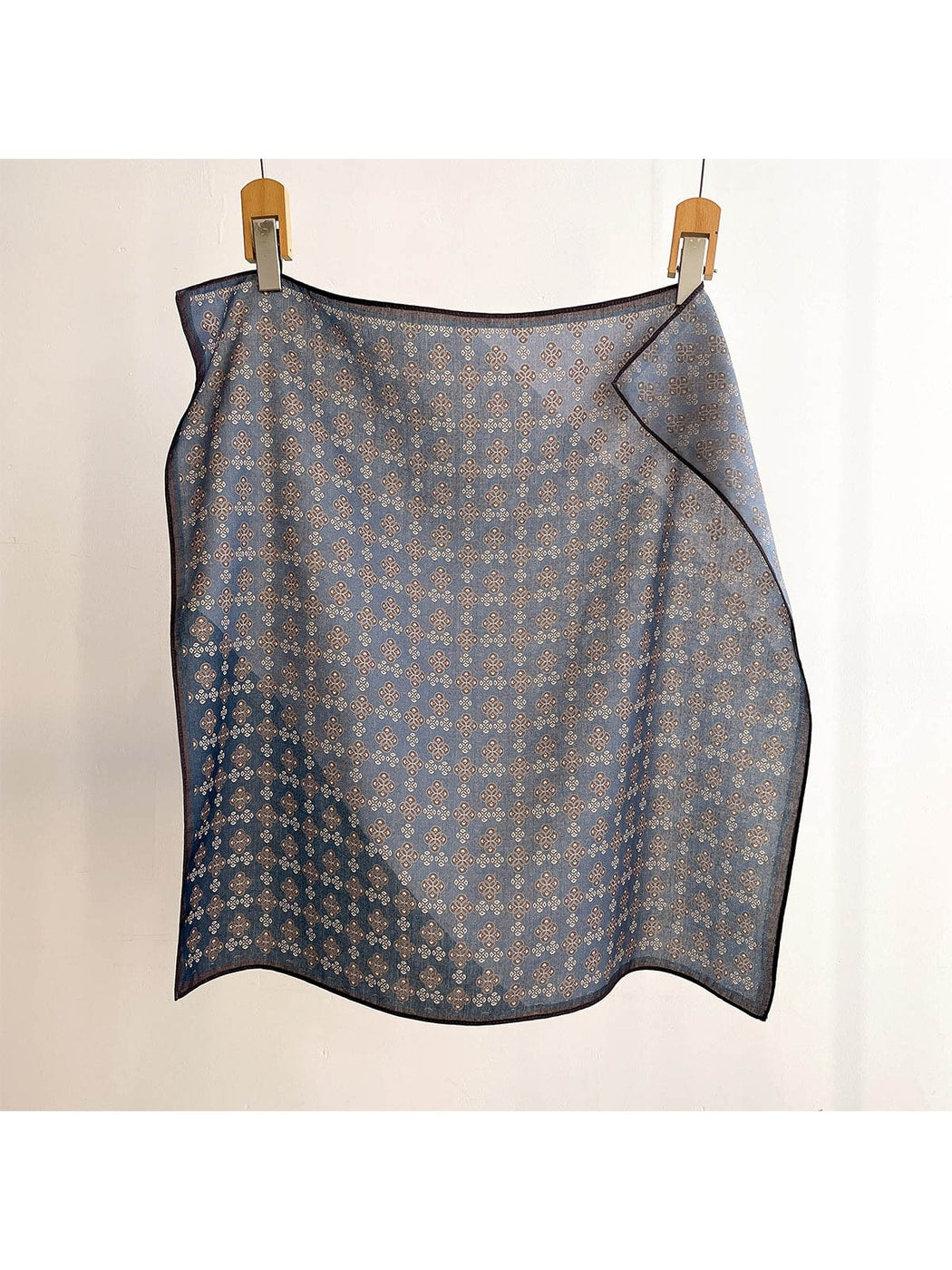 Scarvii - Vintage Four-petal Floral Printed Square Scarf