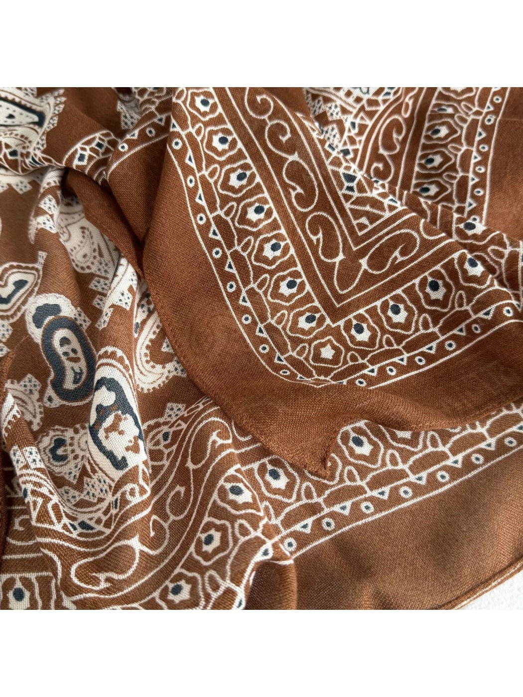 Scarvii - Vintage Paisley Print Styling Square Scarf