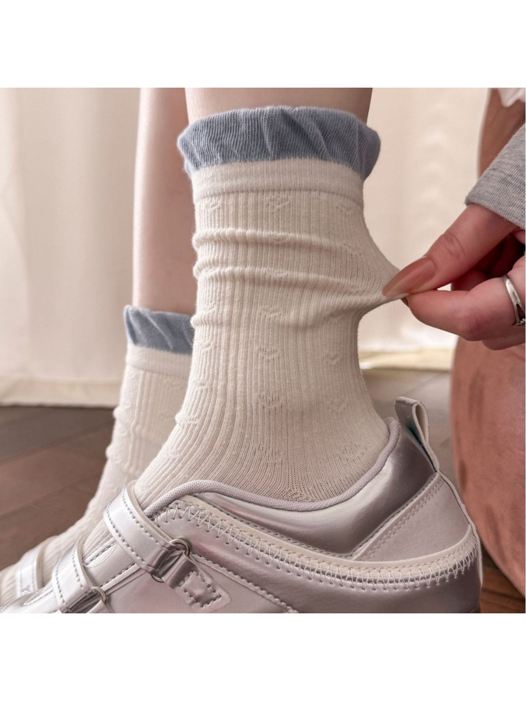 Rufia - Textured Ruffle Cuff Crew Socks product image 3
