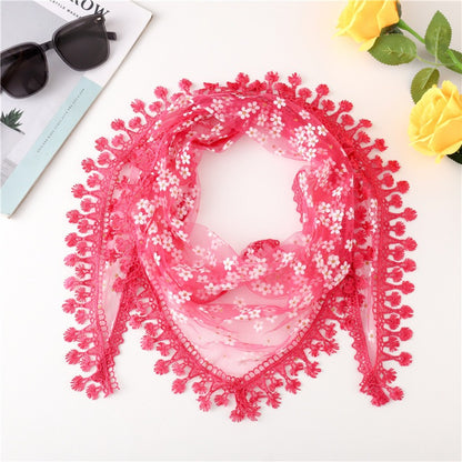 Close-up of lace edges on Haila Daisy Lace Triangle Veil Scarf showing detailed craftsmanship