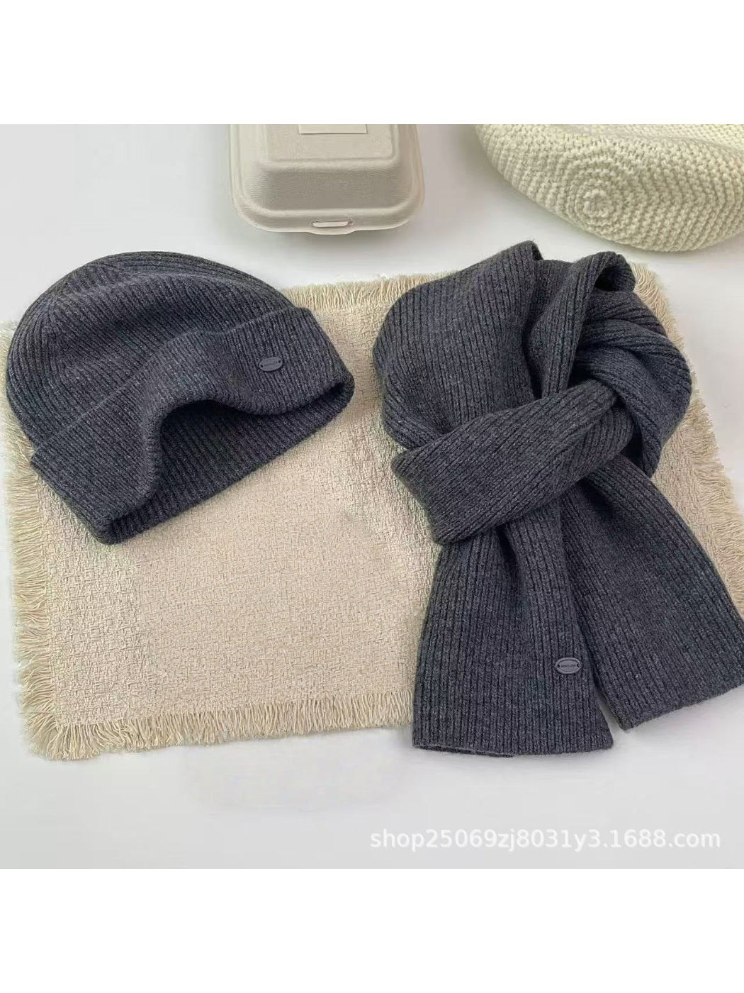 Scarvii – Ribbed Winter Hat and Scarf Set