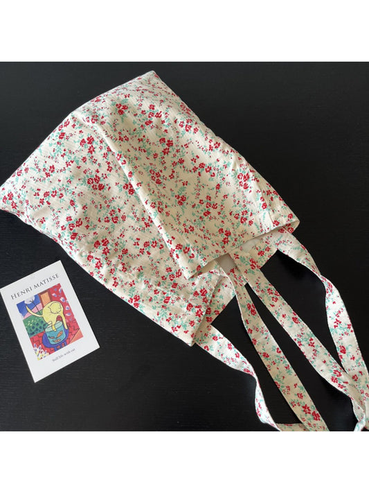 Cosbai vintage ditsy flower tote bag with small floral print on beige fabric