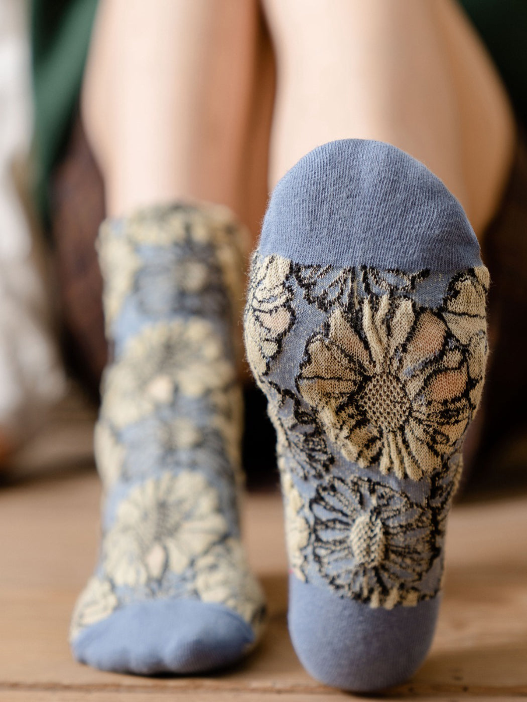 Rufia Textured Bloom Pattern Crew Socks product image 14