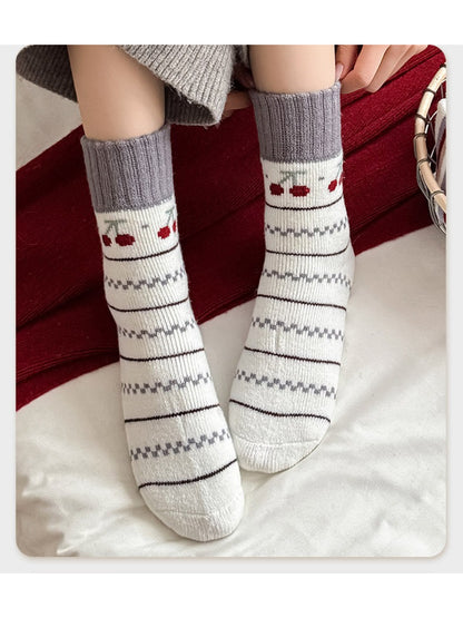 Rufia - White and Red Pattern Crew Socks