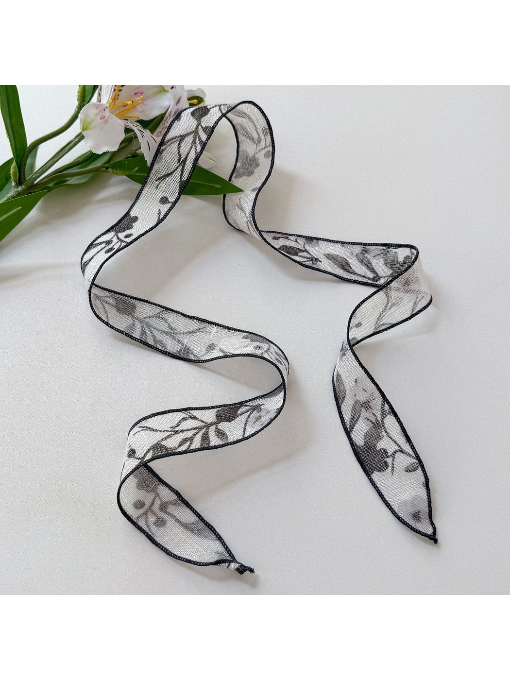 Scarvii - Chic Plant Print Ribbon Style Narrow Scarf